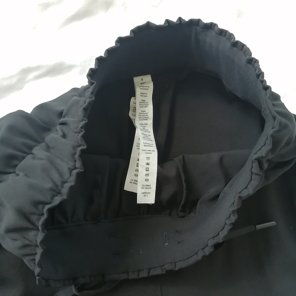 Lululemon Keep Moving Pants 7/8 High Rise in Black Size 4 - Picture 11 of 16